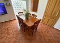 Villa mit 3 Schlafzimmern und 2 Bädern sowie Gästehaus mit 3 Schlafzimmern und 1 Bad in Salinas. in Spanish Fincas