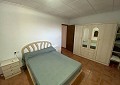 Villa mit 3 Schlafzimmern und 2 Bädern sowie Gästehaus mit 3 Schlafzimmern und 1 Bad in Salinas. in Spanish Fincas