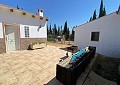 Villa mit 3 Schlafzimmern und 2 Bädern sowie Gästehaus mit 3 Schlafzimmern und 1 Bad in Salinas. in Spanish Fincas
