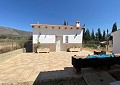 Villa mit 3 Schlafzimmern und 2 Bädern sowie Gästehaus mit 3 Schlafzimmern und 1 Bad in Salinas. in Spanish Fincas
