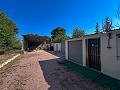 Großes Landhaus mit Pool und Nebengebäude in Sax in Spanish Fincas
