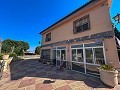 Großes Landhaus mit Pool und Nebengebäude in Sax in Spanish Fincas