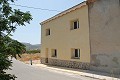 Preciosa casa de campo reformada de 4 dormitorios y 3 baños en Barbarroja. in Spanish Fincas