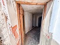 OPPORTUNITÉ UNIQUE : Maison de village + Grotte traditionnelle à rénover in Spanish Fincas