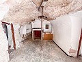 OPPORTUNITÉ UNIQUE : Maison de village + Grotte traditionnelle à rénover in Spanish Fincas
