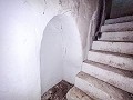 OPPORTUNITÉ UNIQUE : Maison de village + Grotte traditionnelle à rénover in Spanish Fincas