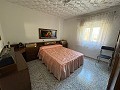 Superbe maison de ville de 4 chambres et 3 salles de bain avec vue sur le château à Petrer in Spanish Fincas
