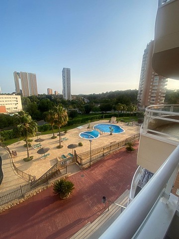 Moderno apartamento de 2 dormitorios con vistas despejadas – Ubicación privilegiada en Benidorm
