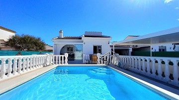 Schöne renovierte Villa mit 3 Schlafzimmern und 2 Bädern in Torrevieja.