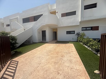 Precioso apartamento de 2 dormitorios y 2 baños, en Vistabella golf Los Montesinos.