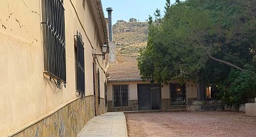 Charmante maison de campagne de 13 chambres et 3 salles de bains à Encebras.