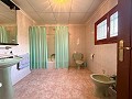 Charmante maison de campagne de 13 chambres et 3 salles de bains à Encebras. in Spanish Fincas