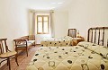 Charmante maison de campagne de 13 chambres et 3 salles de bains à Encebras. in Spanish Fincas