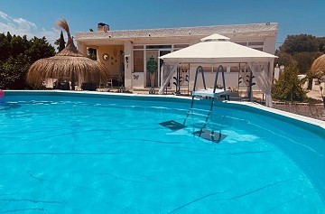 Beautifully renovated Spanish villa for sale in Albatera.