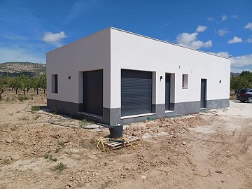Gastenverblijf, garage en perceel te koop in Pinoso.