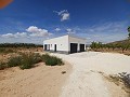 Gastenverblijf, garage en perceel te koop in Pinoso. in Spanish Fincas