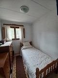 Schönes Landhaus mit 3 Schlafzimmern und 1 Bad in Yecla. in Spanish Fincas