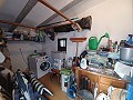 Schönes Landhaus mit 3 Schlafzimmern und 1 Bad in Yecla. in Spanish Fincas