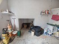 Schönes Landhaus mit 3 Schlafzimmern und 1 Bad in Yecla. in Spanish Fincas