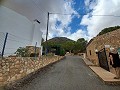 Schönes Landhaus mit 3 Schlafzimmern und 1 Bad in Yecla. in Spanish Fincas