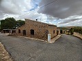 Schönes Landhaus mit 3 Schlafzimmern und 1 Bad in Yecla. in Spanish Fincas