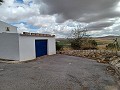 Schönes Landhaus mit 3 Schlafzimmern und 1 Bad in Yecla. in Spanish Fincas