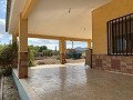 Villa avec 4 chambres et 2 salles de bain, grand terrain avec espace pour piscine, écuries ou entreprise in Spanish Fincas