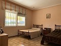 Villa avec 4 chambres et 2 salles de bain, grand terrain avec espace pour piscine, écuries ou entreprise in Spanish Fincas