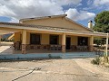 Villa avec 4 chambres et 2 salles de bain, grand terrain avec espace pour piscine, écuries ou entreprise in Spanish Fincas