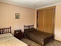 Villa avec 4 chambres et 2 salles de bain, grand terrain avec espace pour piscine, écuries ou entreprise in Spanish Fincas