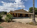Villa avec 4 chambres et 2 salles de bain, grand terrain avec espace pour piscine, écuries ou entreprise in Spanish Fincas
