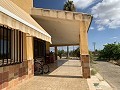 Villa avec 4 chambres et 2 salles de bain, grand terrain avec espace pour piscine, écuries ou entreprise in Spanish Fincas