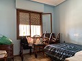 Villa avec 4 chambres et 2 salles de bain, grand terrain avec espace pour piscine, écuries ou entreprise in Spanish Fincas
