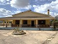 Villa avec 4 chambres et 2 salles de bain, grand terrain avec espace pour piscine, écuries ou entreprise in Spanish Fincas