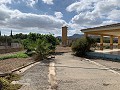 Villa avec 4 chambres et 2 salles de bain, grand terrain avec espace pour piscine, écuries ou entreprise in Spanish Fincas