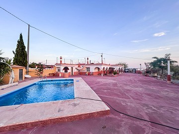 Villa con Piscina y mitad Cueva con Barbacoa y Garaje en La Alcoraya