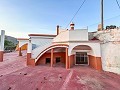 Villa con Piscina y mitad Cueva con Barbacoa y Garaje en La Alcoraya in Spanish Fincas