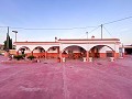 Villa con Piscina y mitad Cueva con Barbacoa y Garaje en La Alcoraya in Spanish Fincas