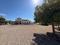 Moderne autarke Villa mit Pool in Biar in Spanish Fincas