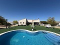 Moderne autarke Villa mit Pool in Biar in Spanish Fincas