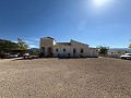 Moderne autarke Villa mit Pool in Biar in Spanish Fincas