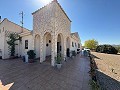 Moderne autarke Villa mit Pool in Biar in Spanish Fincas
