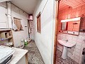 Gebouw met 2 verdiepingen en terrein in Monovar in Spanish Fincas