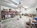 Gebouw met 2 verdiepingen en terrein in Monovar in Spanish Fincas