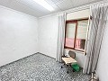 Gebouw met 2 verdiepingen en terrein in Monovar in Spanish Fincas