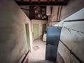 Gebouw met 2 verdiepingen en terrein in Monovar in Spanish Fincas