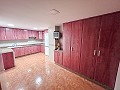 Spectaculair appartement op de begane grond met binnenpatio in Almansa in Spanish Fincas