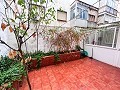 Spectaculair appartement op de begane grond met binnenpatio in Almansa in Spanish Fincas
