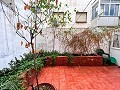 Spectaculair appartement op de begane grond met binnenpatio in Almansa in Spanish Fincas