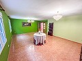 Spectaculair appartement op de begane grond met binnenpatio in Almansa in Spanish Fincas